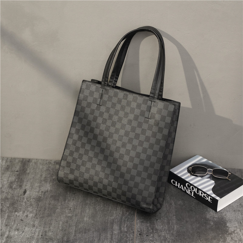 The trend of simple European and American style men and women computer bag handbag Japan and South Korea shoulder bag leather lattice leisure briefcase