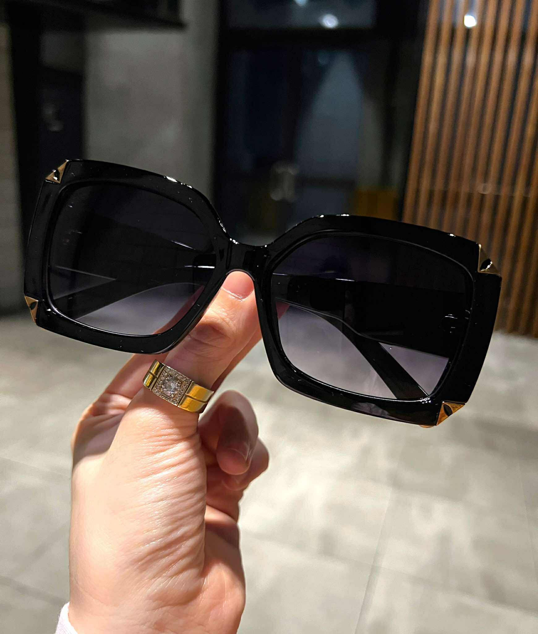 Kính râm nữ cao cấp dáng vuông basic Mắt đen chông nắng