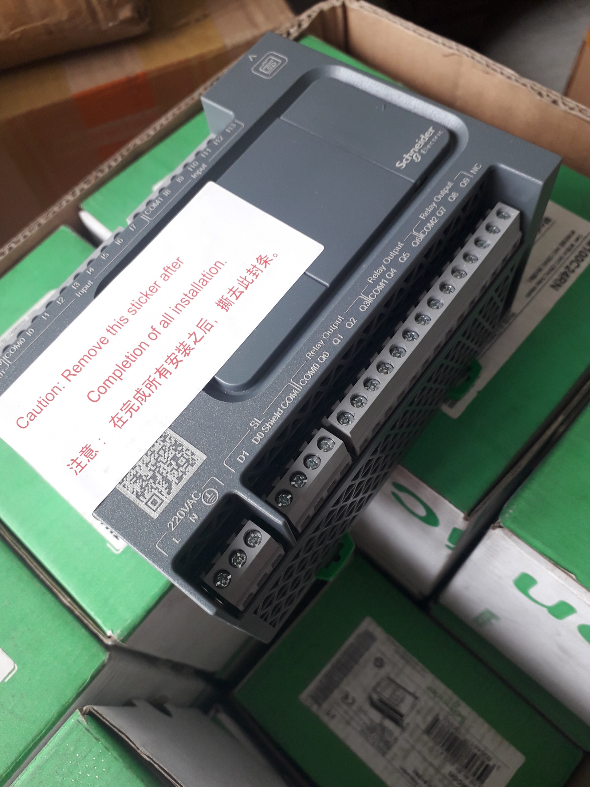 Bộ điều khiển lập trình PLC TM100C24RN Schneider 24 I/O