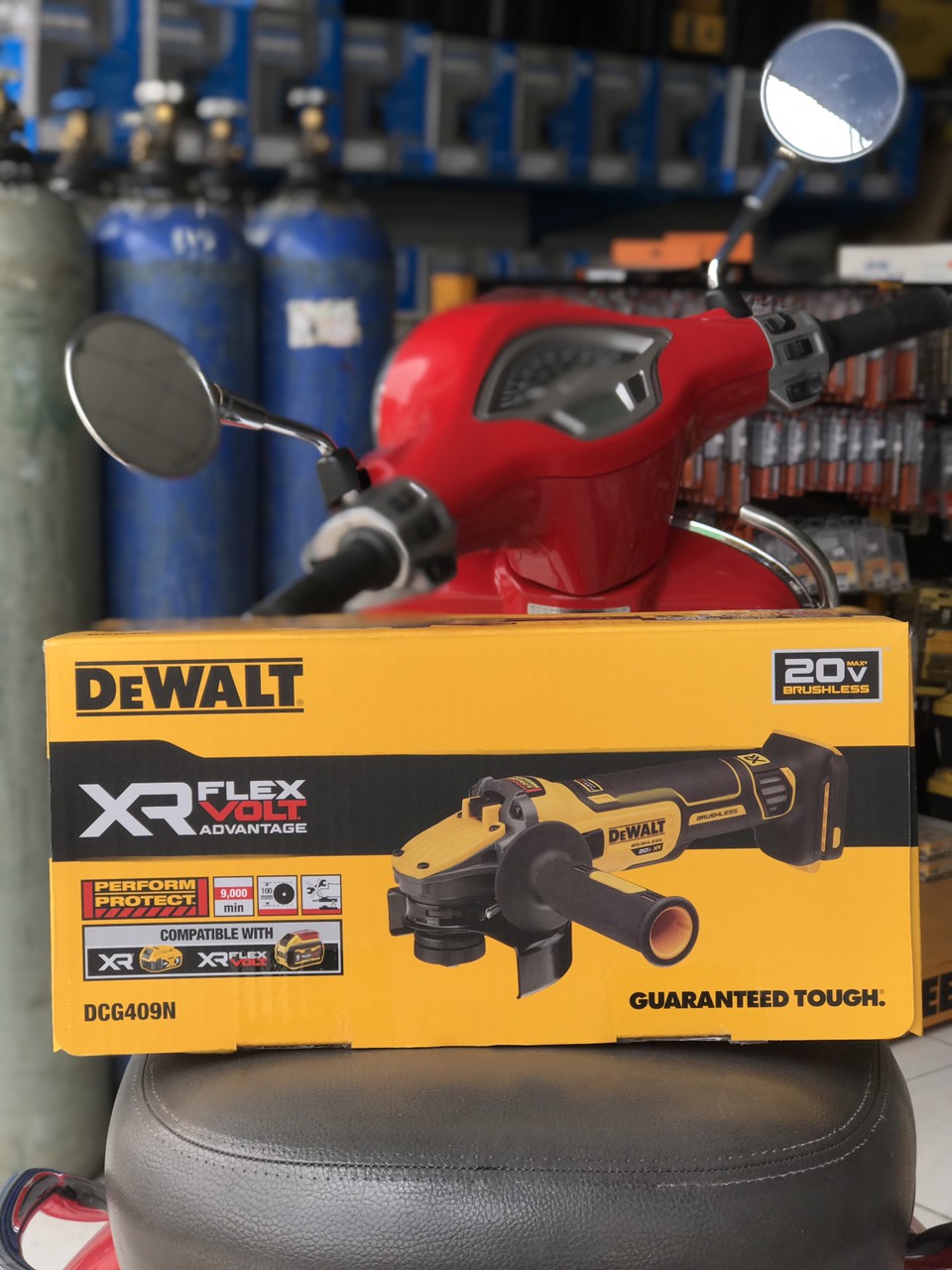 CHÍNH HÃNG - Máy mài góc dùng pin 20v và pin FlexVolt DeWalt DCG409N - B1 (Chưa Pin &amp;amp; Sạc)