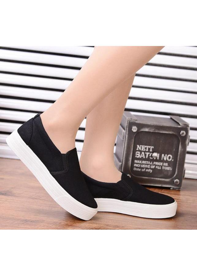 Giày slip on vải trơn đế bánh mì - Đen