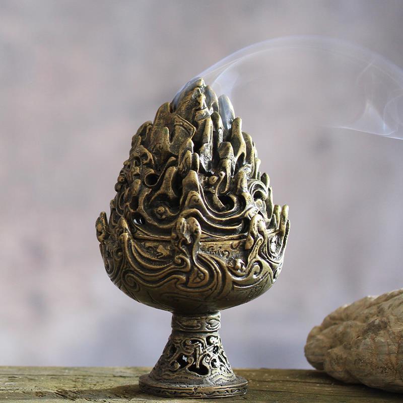 Lư xông trầm và đốt nhựa cây