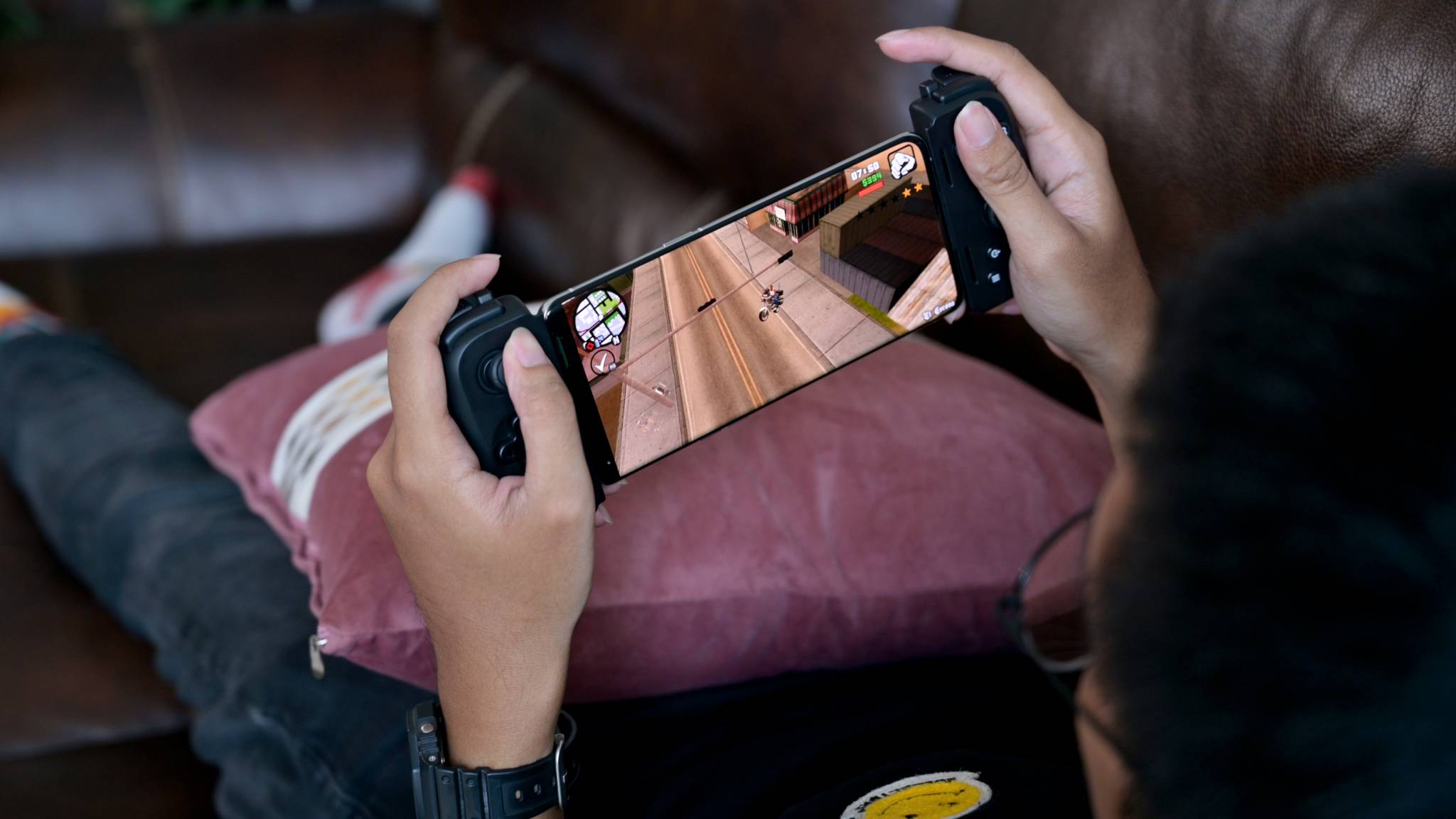 Tay cầm điện thoại Razer Kishi V2-Gaming Controller for Android/iPhone
