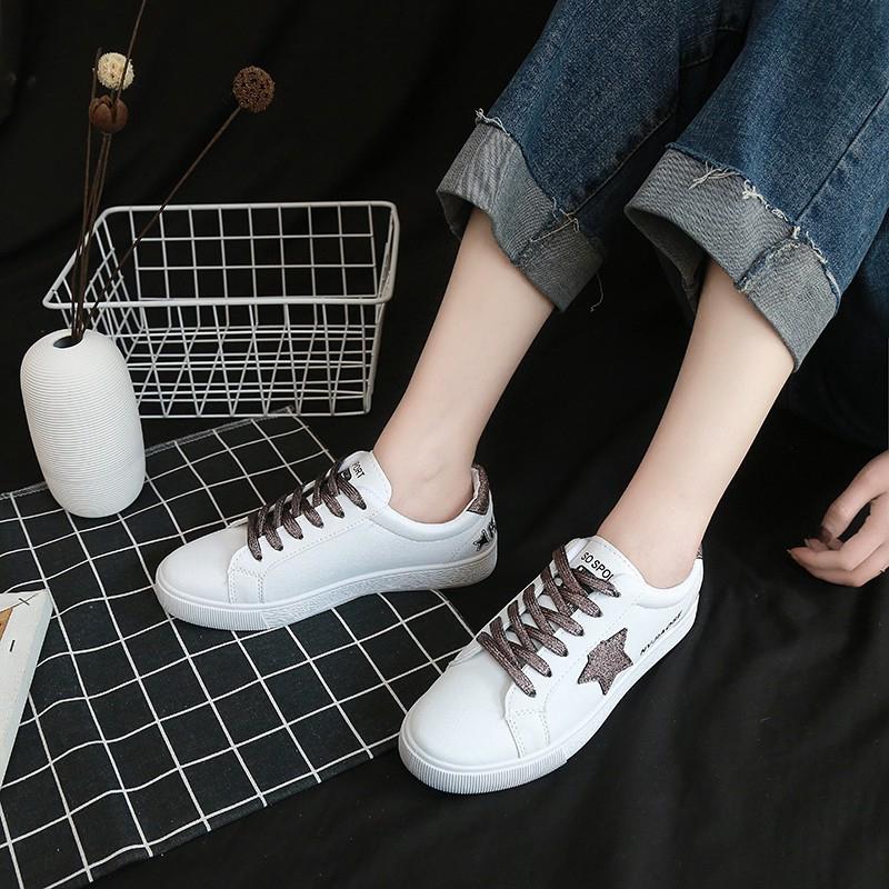 Giày sneaker nữ đế bệt mũi tròn