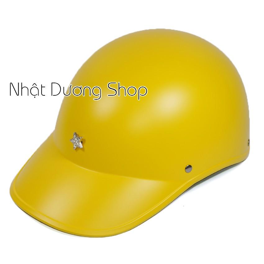 Nón bảo hiểm kết nữ gắn mặt sắt ngẫu nhiên có khoát đuôi, thích hợp cho các bạn nữ buộc tóc