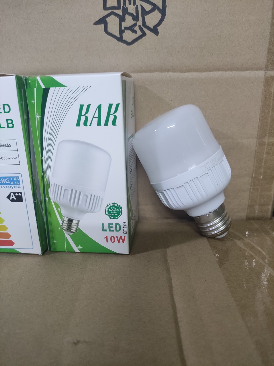 Thùng 100 bóng 10w TAT siêu sáng