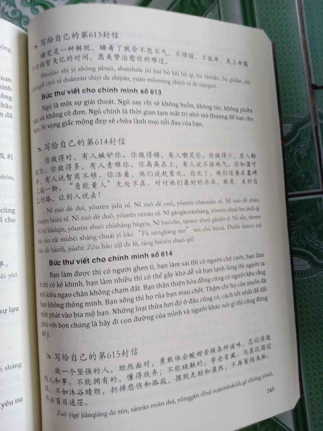 Combo 2 sách: 999 bức thư viết cho tương lai + Bài tập luyện dịch tiếng Trung Ứng Dụng (Sơ – Trung cấp, giao tiếp HSK) (Trung – Pinyin – Việt, có đáp án) + DVD quà tặng