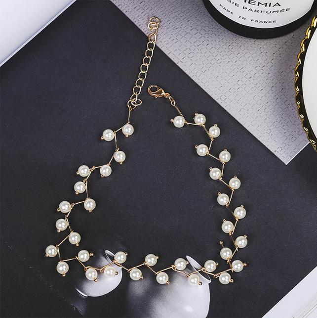 Vòng cổ choker đính hạt trắng