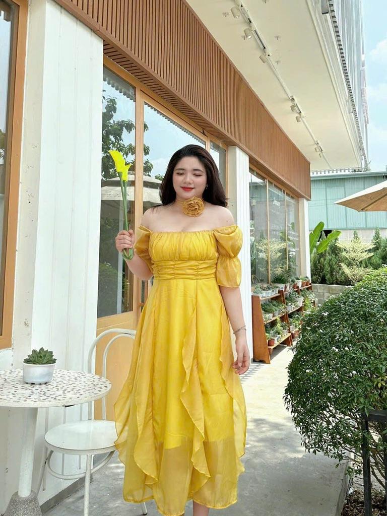 Đầm maxi bèo trễ vai kèm hoa cổ bigsize