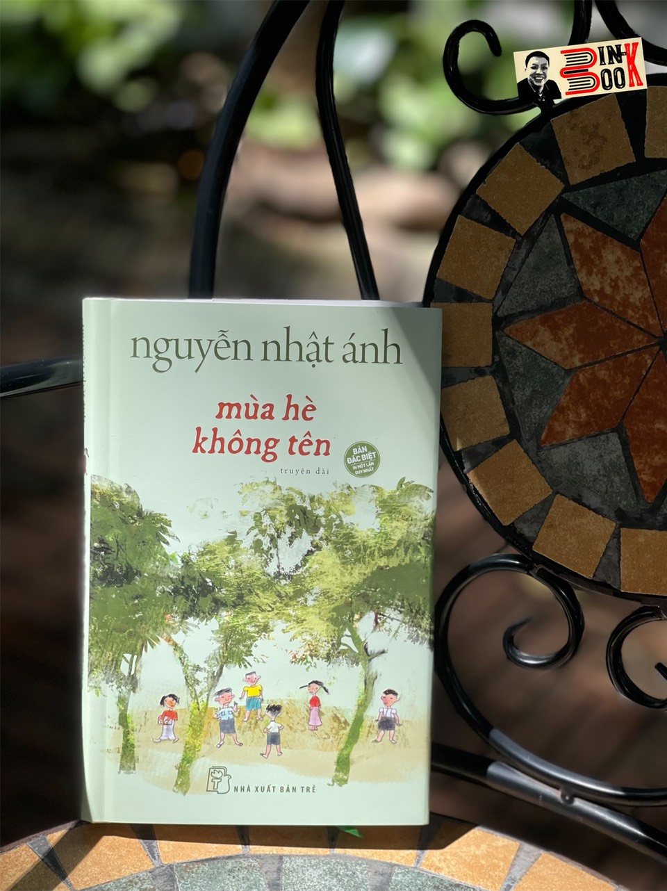 (Tặng kèm Bookmark, Tranh màu, ngẫu nhiên 1 trong 2 Lót ly) (Bìa cứng) MÙA HÈ KHÔNG TÊN – Nguyễn Nhật Ánh – Nxb Trẻ