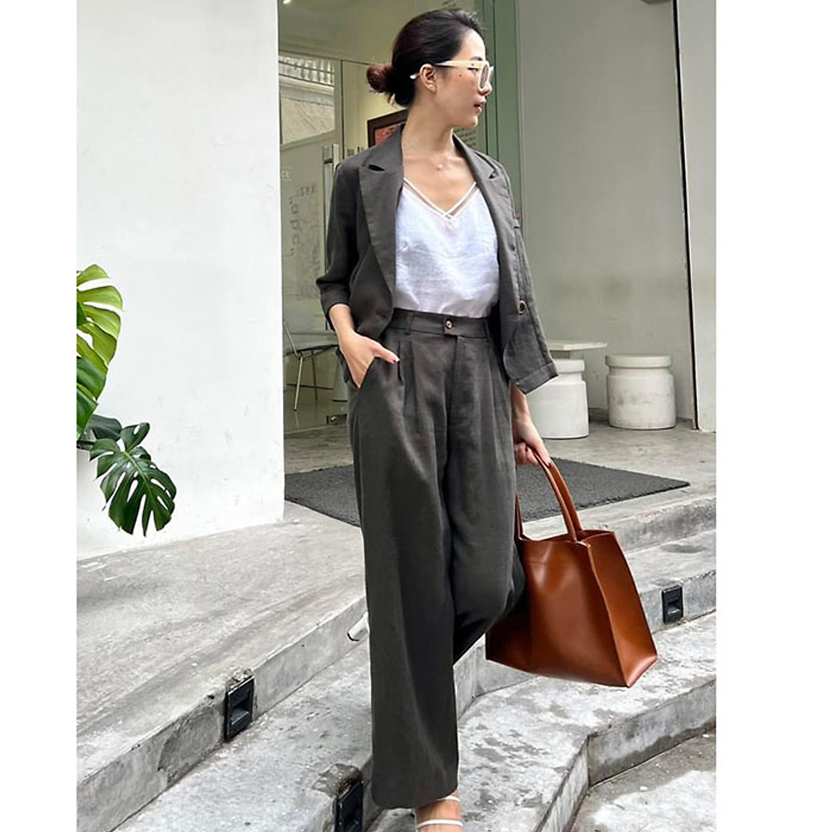Set bộ Linen 3 món áo blazer dáng lửng quần ống rộng kèm áo 2 dây trẻ trung - Xám chì