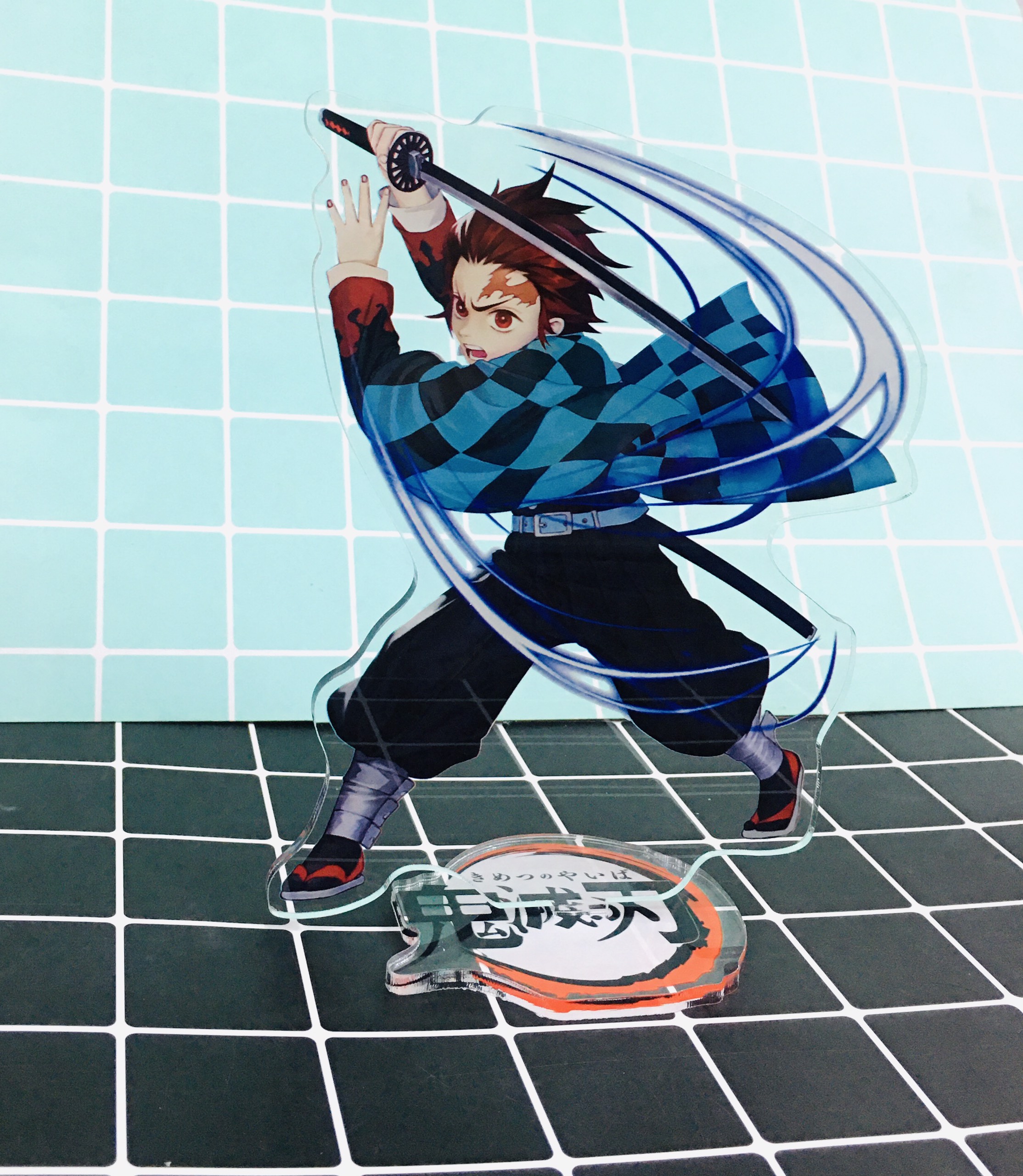 Standee tượng mica trong Kimetsu no Yaiba