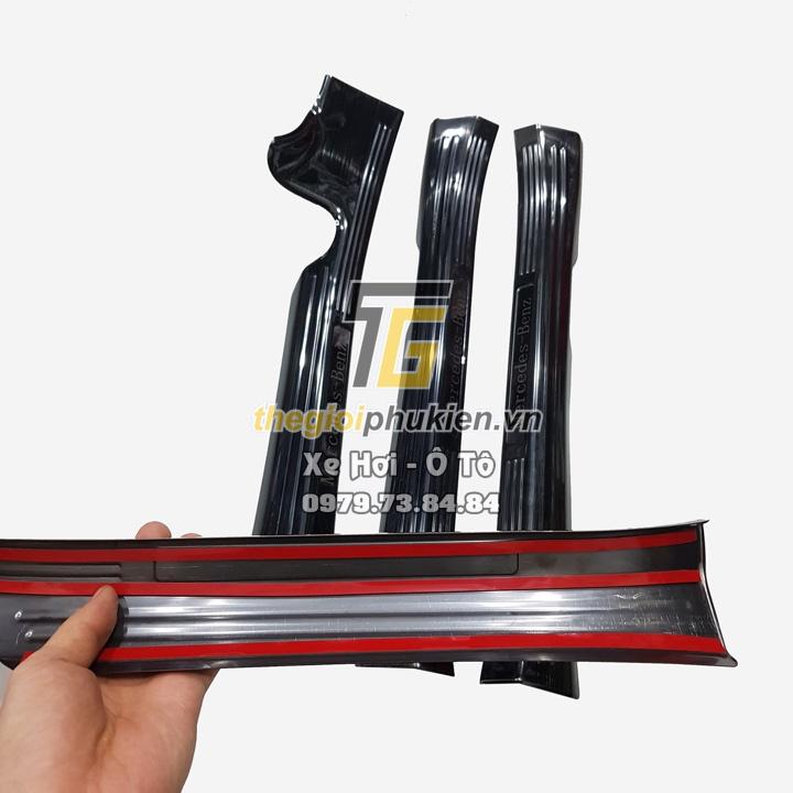 Bộ sản phẩm ỐP BẬC CỐP NGOÀI VÀ BẬC CỬA TRONG vân Titan xe Mercedes GLC