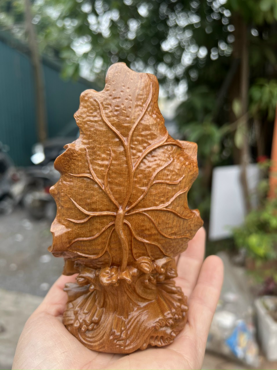 Tượng điêu khắc phật bà mini ngồi lá sen gỗ bách xanh thơm nức kt cao 15×6×9cm