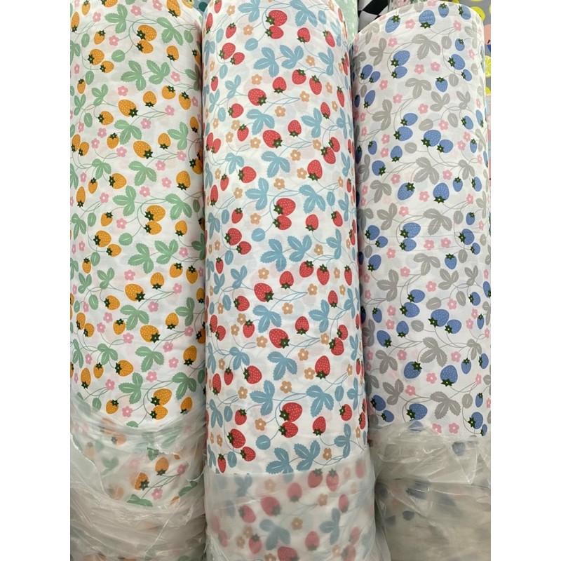 vải thô lụa hình quả dâu tây 100% cotton mềm mát may ga gối