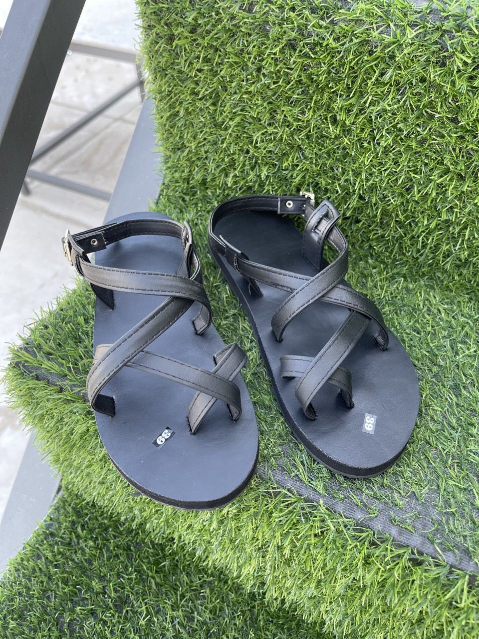 sandals nữ ( đế đen quai đen ) size có từ 35 nữ đến 45 nam size khác nhắn tin chọn thêm