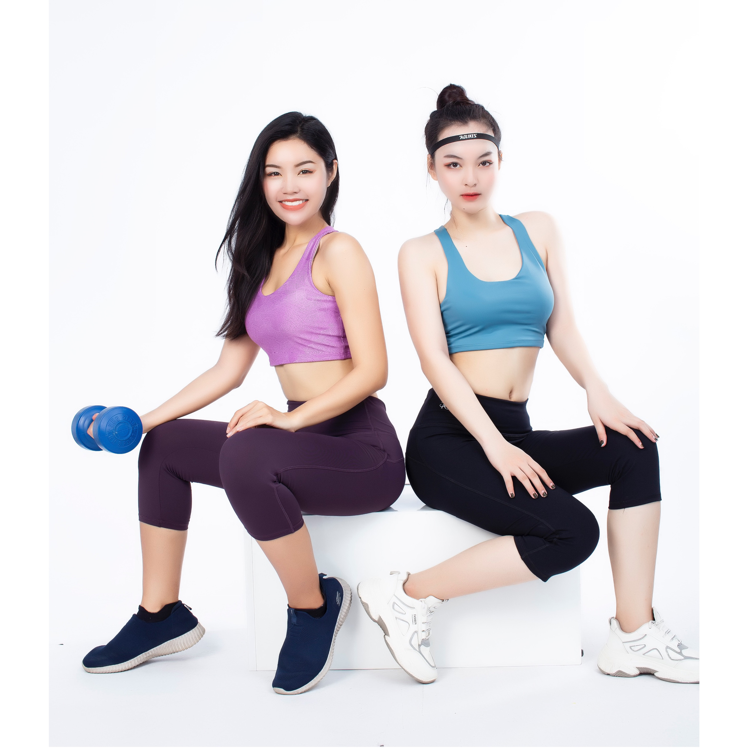 Combo 2 áo croptop thể thao nữ cổ Tim