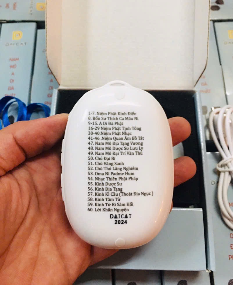 Máy niệm Phật lá Bồ đề có sẵn 60 bài trong máy - Có khe thẻ nhớ Jack tai nghe - Loa nghe pháp nghe kinh-HÀNG CHÍNH HÃNG