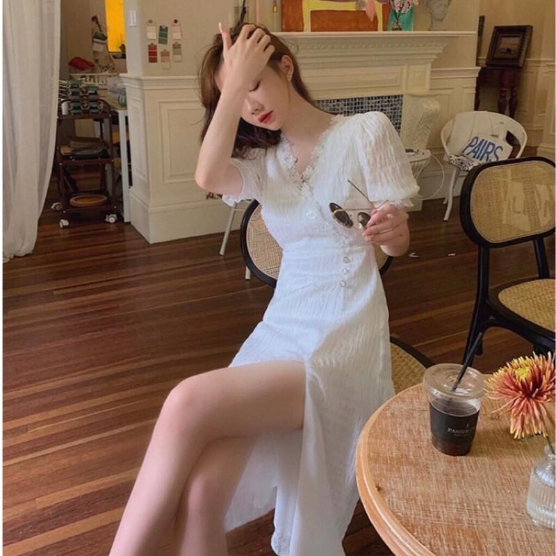 Đầm xốp viền ren màu trắng xẻ tà có size