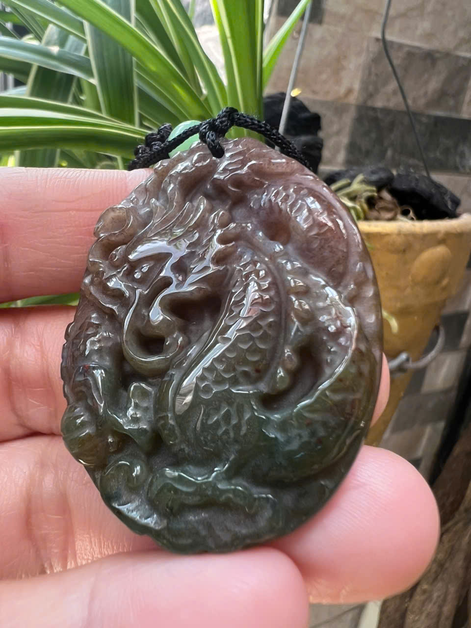 Mặt Dây Chuyền Oval Chạm Rồng Lượn Đá Casidon Size Ngang 46mm Dầy 7mm màu Hồng Xanh nhẹ đẹp ạ