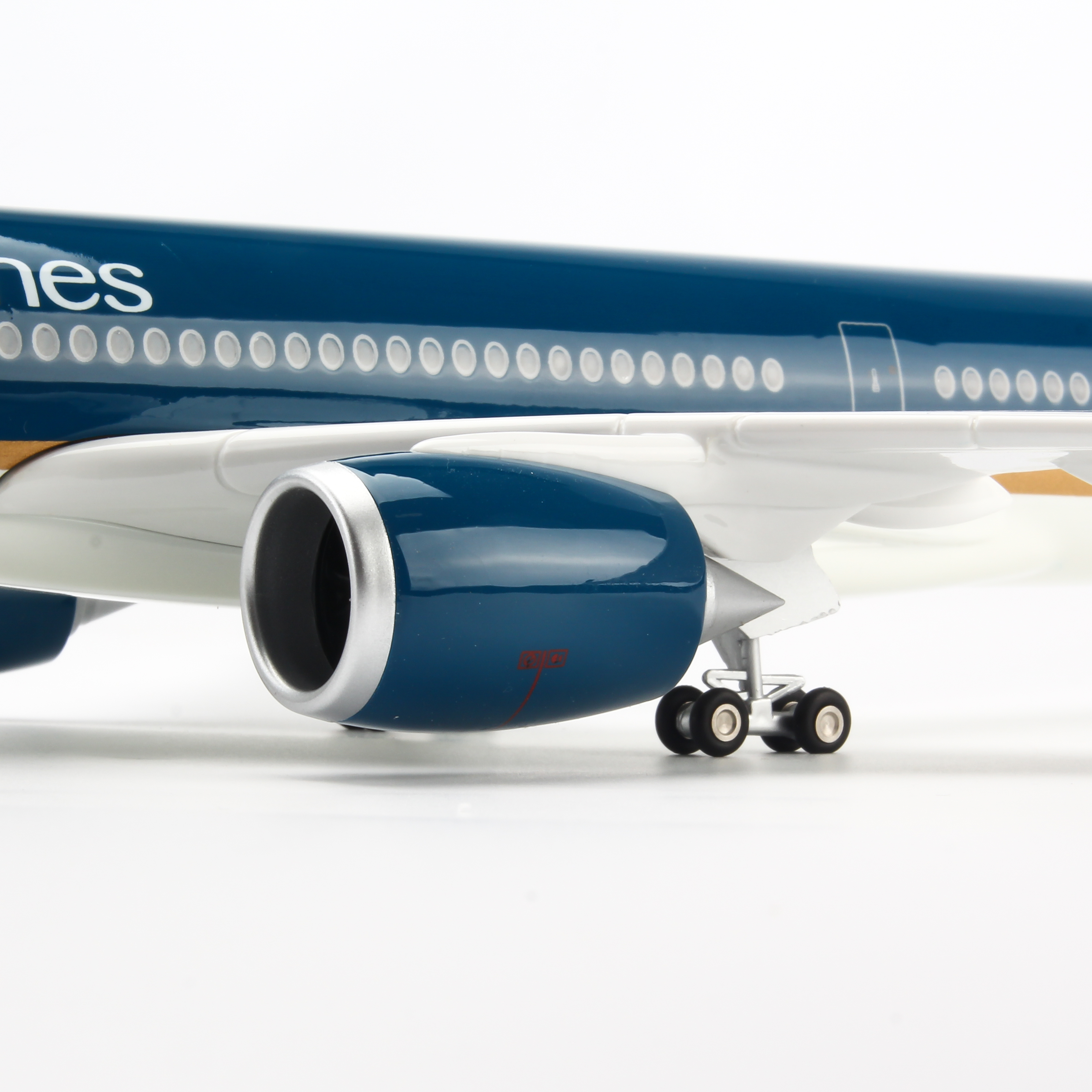 Mô hình máy bay Vietnam Airlines A350 lắp ráp có đèn 47cm MBMH46