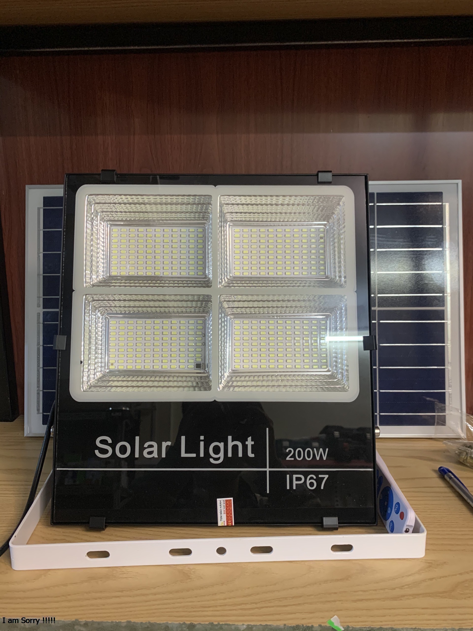 Đèn pha năng lượng mặt trời Solar light 4 khoang công suất 200W- Mẫu mới 2021