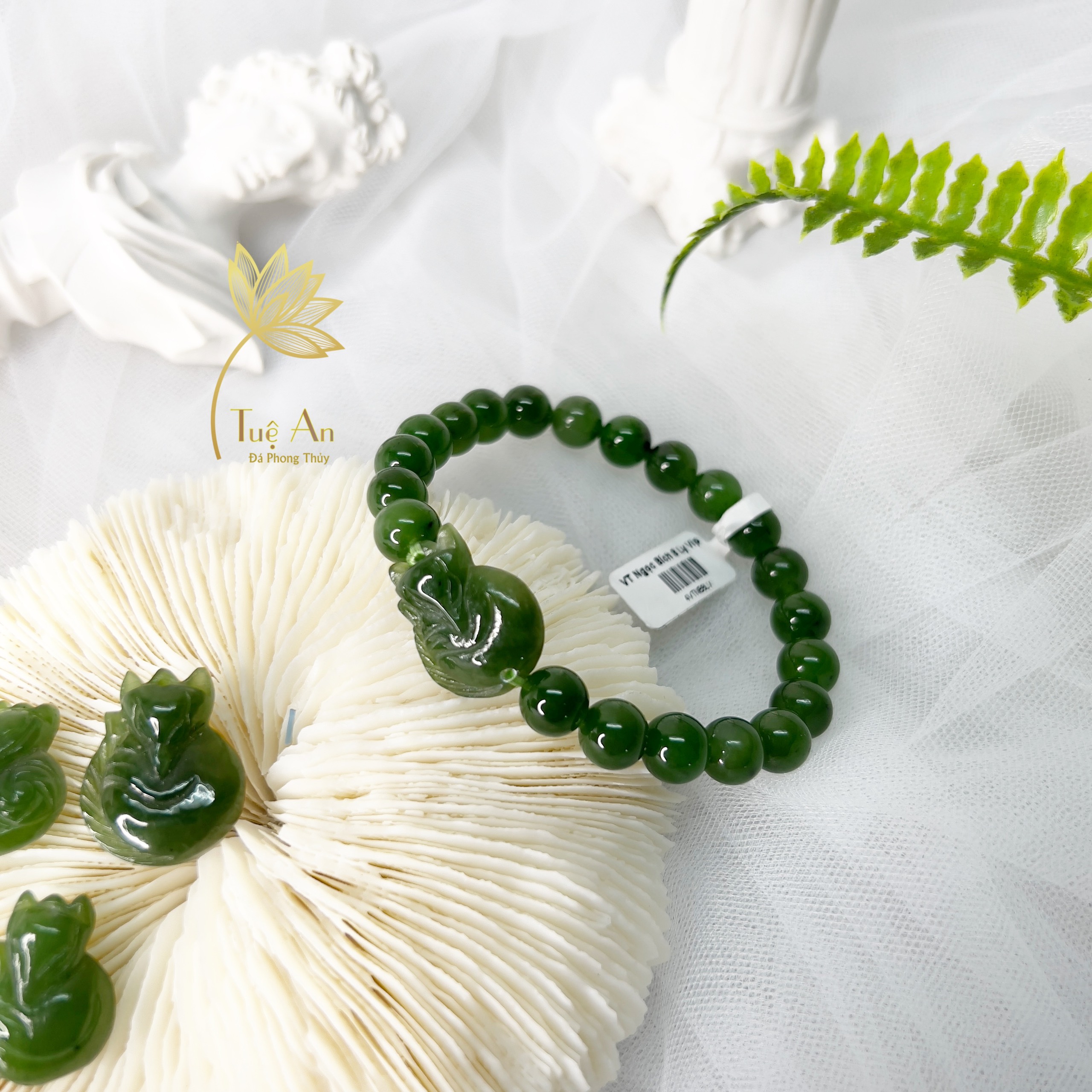 Vòng tay ngọc bích 8 li mix hồ ly ngọc bích
