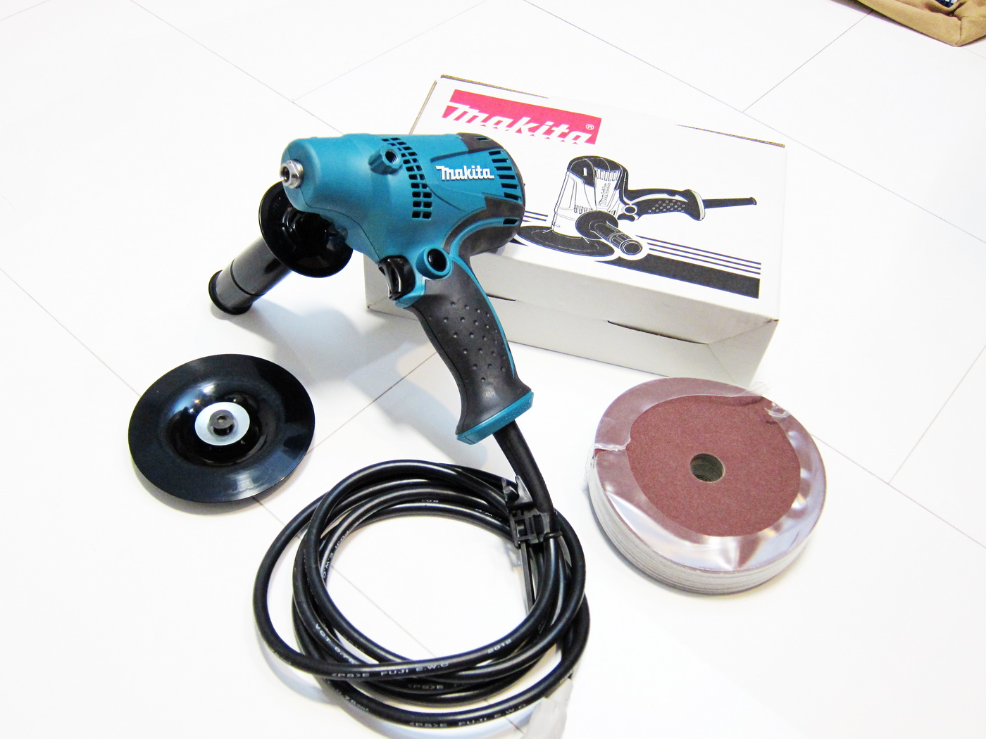 Máy chà nhám đĩa Makita GV6010 (150MM-440W)