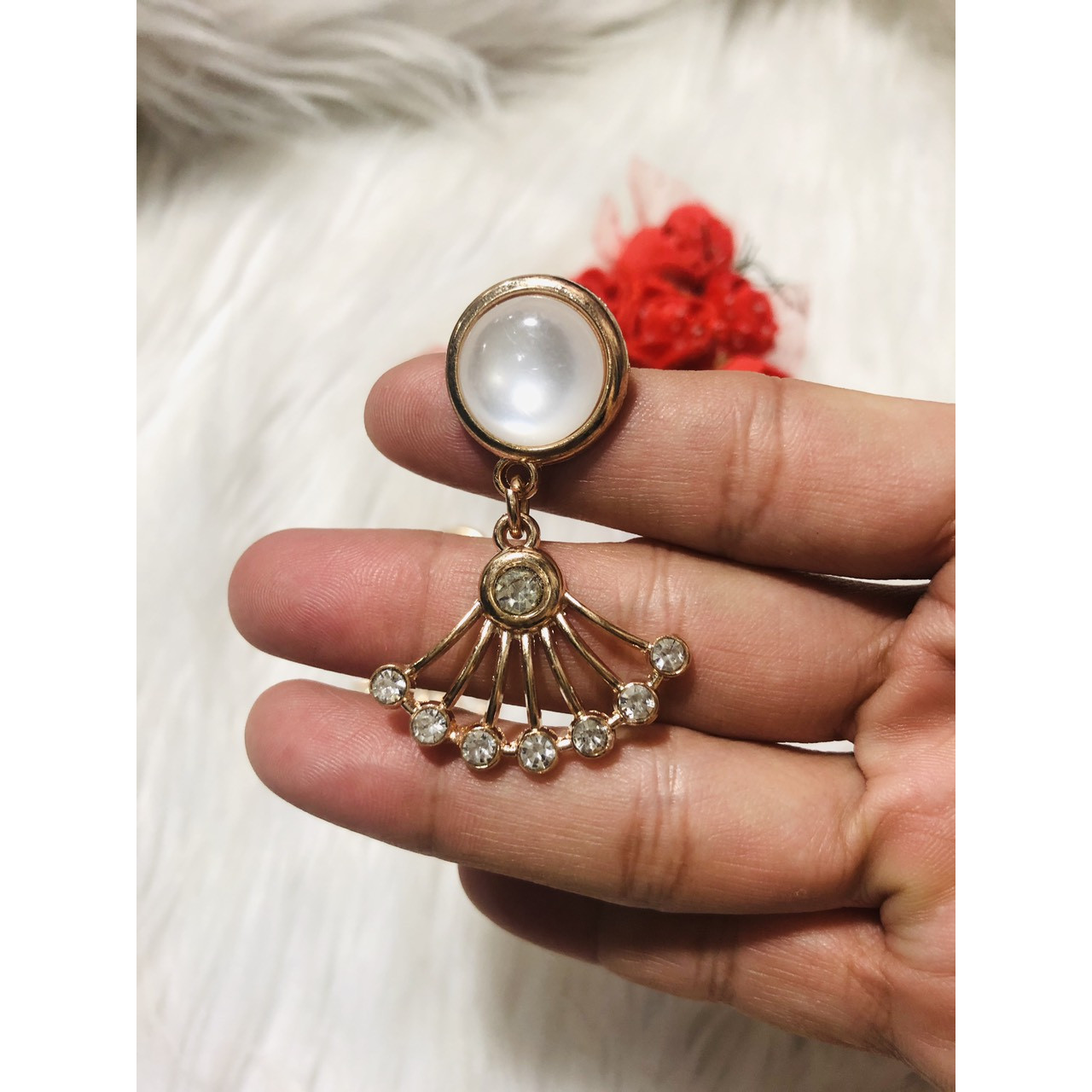 Cài áo thả hình rẽ quạt. Dài 5cm