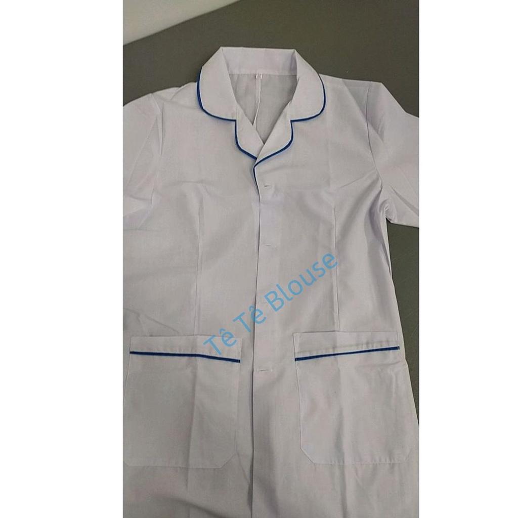 Áo Blouse cổ tròn viền xanh dương có đai eo lưng vải Lon dành cho điều dưỡng, y tá, dược sỹ, sinh viên y