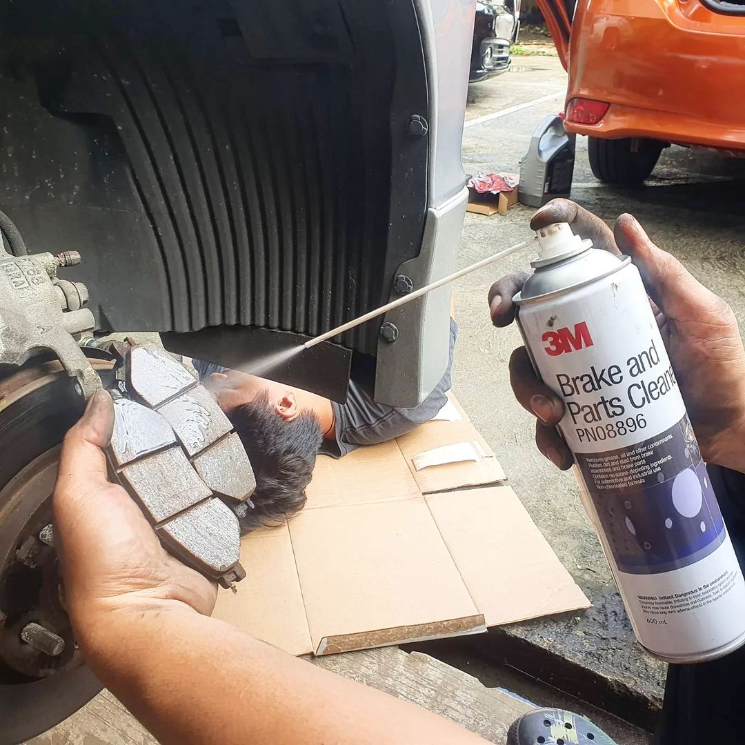 Dung dịch tẩy rửa phanh ô tô 3M PN08896 600ml - làm sạch bụi bẩn, dầu mỡ, cát đất, rỉ sét