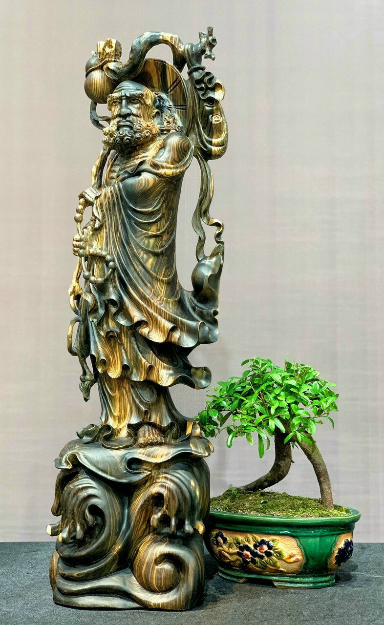 Tượng đạt ma sư tổ bằng gỗ mun hoa đục kỹ đẹp long lanh kt cao 83×26×20cm