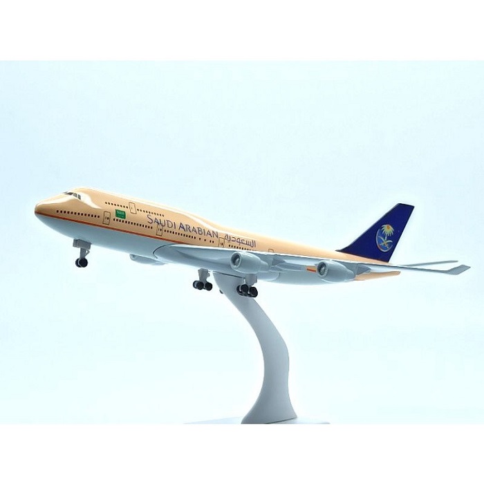 Mô hình máy bay tĩnh B747 Saudi Arabian Air 20cm có bánh xe