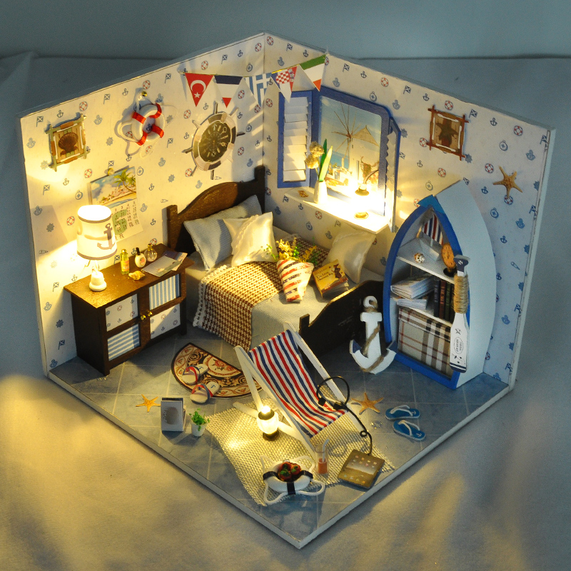 Mô hình nhà DIY Doll House Summer Sea Kèm Mica Chống bụi