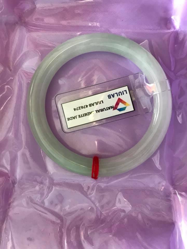Vòng tay Đá Cẩm Thạch tự nhiên TRUNG SỊN 50mm x Dầy 8mm XANH NGỌC NHẸ NHÀNG BÓNG ĐẸP Kèm Giấy Kiểm định Liulab No 476274 Hợp Nữ Mệnh Mộc Hỏa Thủy 50kg - 55kg đeo ạ