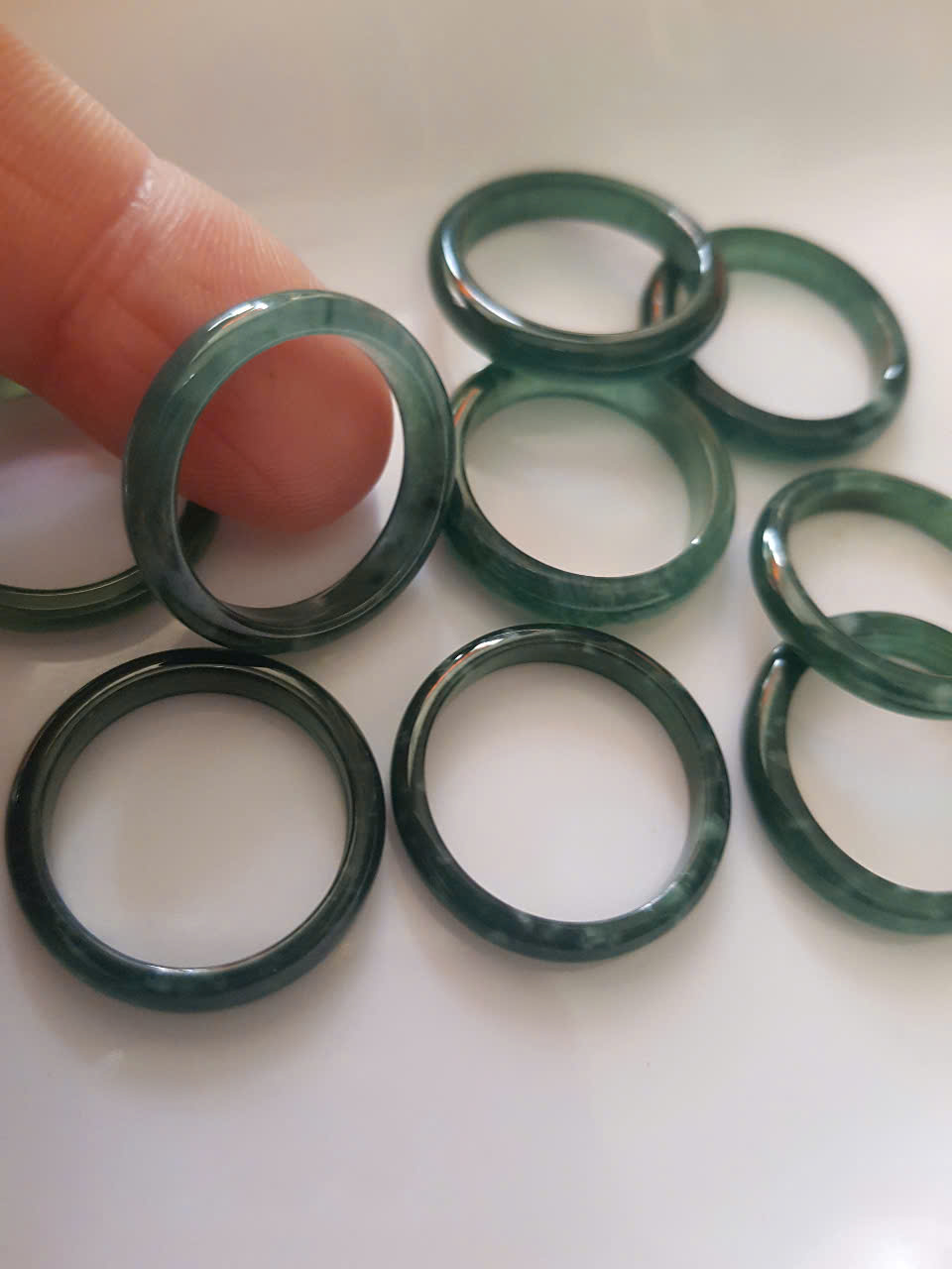 Chiếc Nhẫn nữ mới đá cẩm thạch xanh lam ngọc tự nhiên  Nhẫn bản nhỏ Ni 16mm x cao 3mm  x dầy 2mm màu xanh nhẹ nhàng đều xuất sắc đem lại may mắn tài lộc rẻ đẹp dành cho các Chị em nữ đeo tay ngón bất kỳ nhẫn 16mm ạ