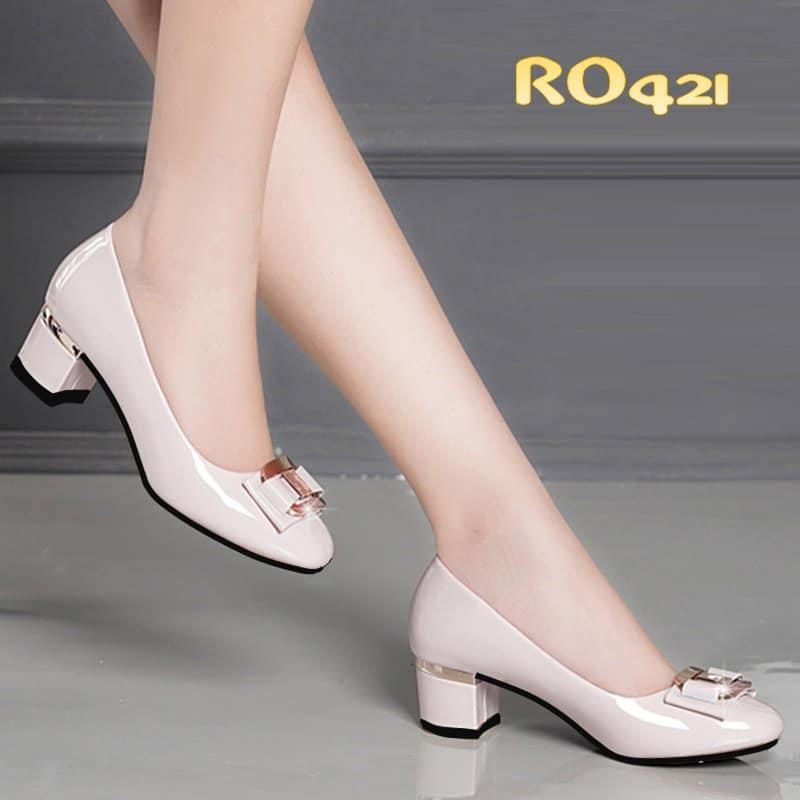 Giày cao gót nữ đẹp đế vuông 4 phân hàng hiệu rosata hai màu đen kem ro421