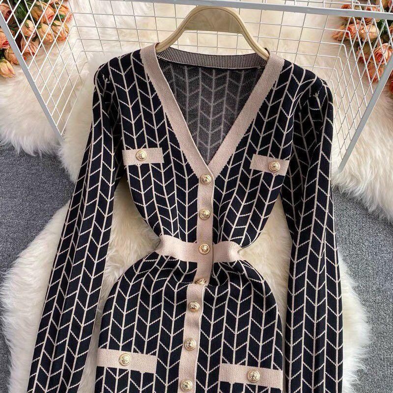 ĐẦM LEN HỌA TIẾT PHỐI NÚT SIÊU SANG