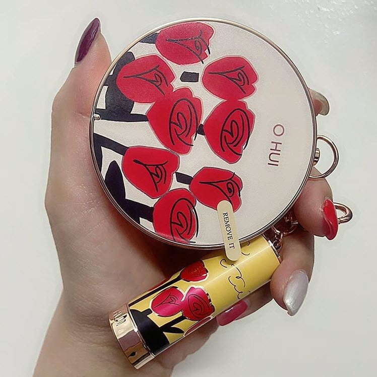 Phấn nước che khuyết điểm và nâng cơ vượt trội OHUI Ultimate Cover Lifting Cushion SPF50+ PA+++