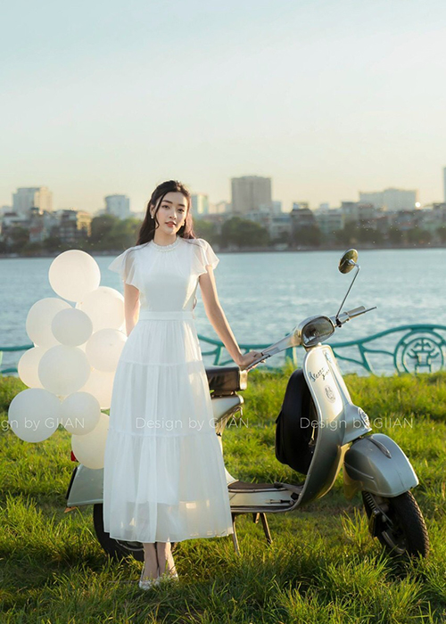 Đầm Maxi Voan 2 Lớp Cổ Cao Đính Kèm Tay Bèo Thời Trang