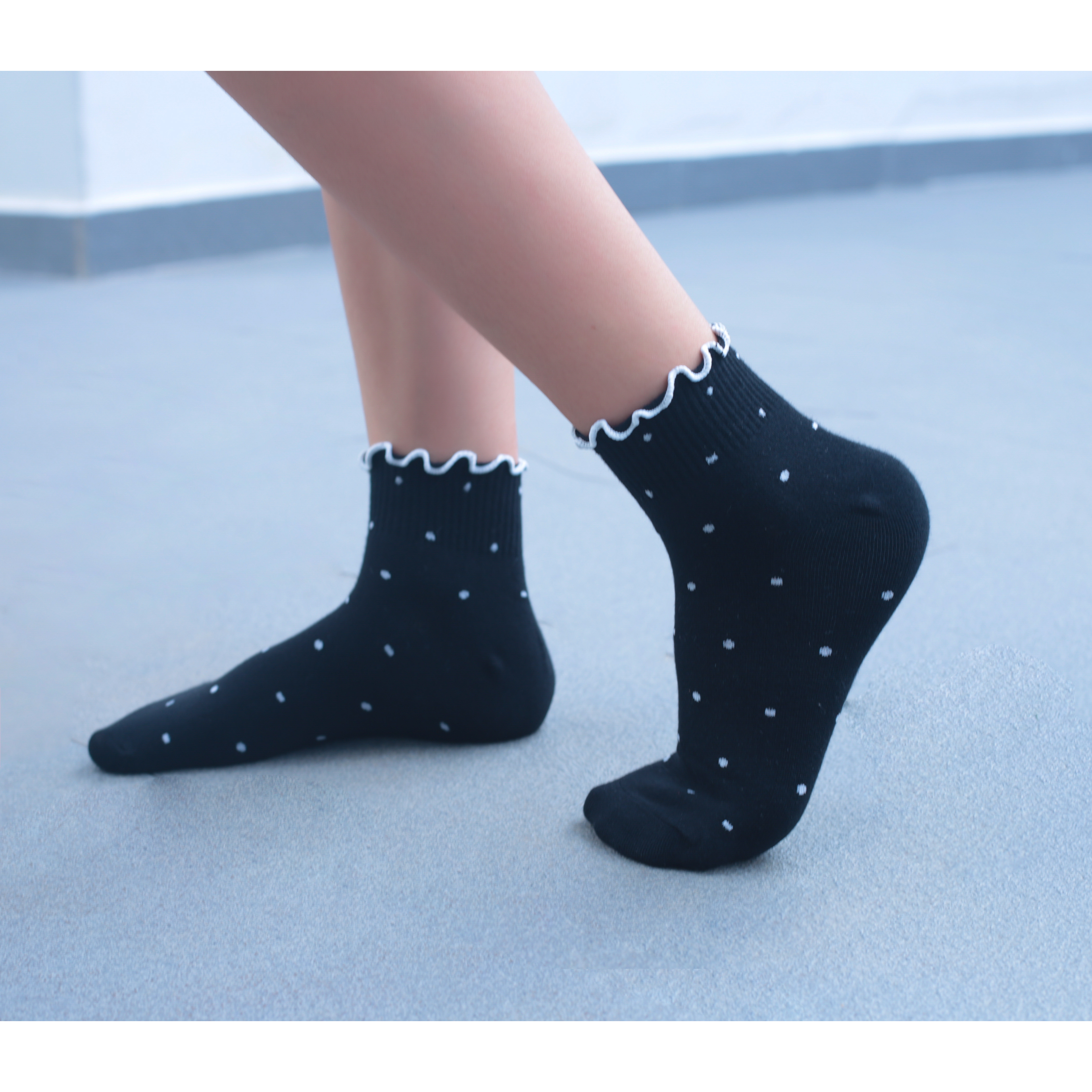 Tất vớ Nữ cao cấp, nhập khẩu Hàn Quốc thương hiệu KIKIYA SOCKS - Vớ chấm bi W-C-025