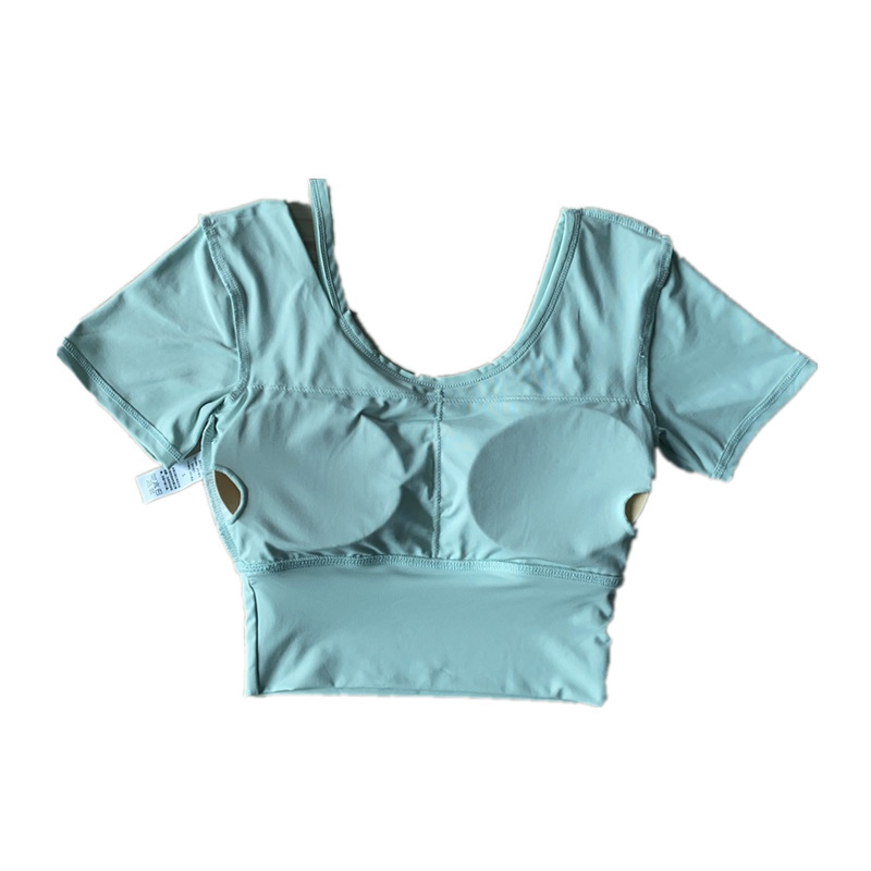 Áo Crotop có đệm ngực phối dây vai - Mẫu crotop có gắn đệm ngực giúp vận động dễ dàng hơn - Điểm nhấn là chiếc dây vai nhỏ có thể khoe xương quai xanh