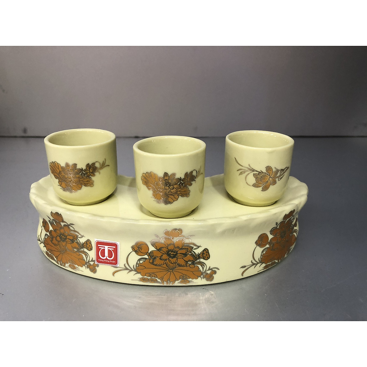 Bộ cúng nước 3 ly bằng sứ hoa sen vàng -TL312