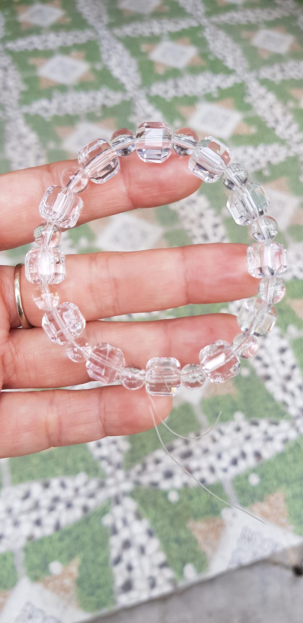 Vòng tay phong thuỷ nữ đá thạch anh trắng trong tự nhiên kiểu vuông giác tròn Size hạt vuông 10mm hạt tròn nhỏ 6mm Nữ mệnh kim mệnh Thủy đeo hợp may mắn tốt sức khoẻ công việc ạ