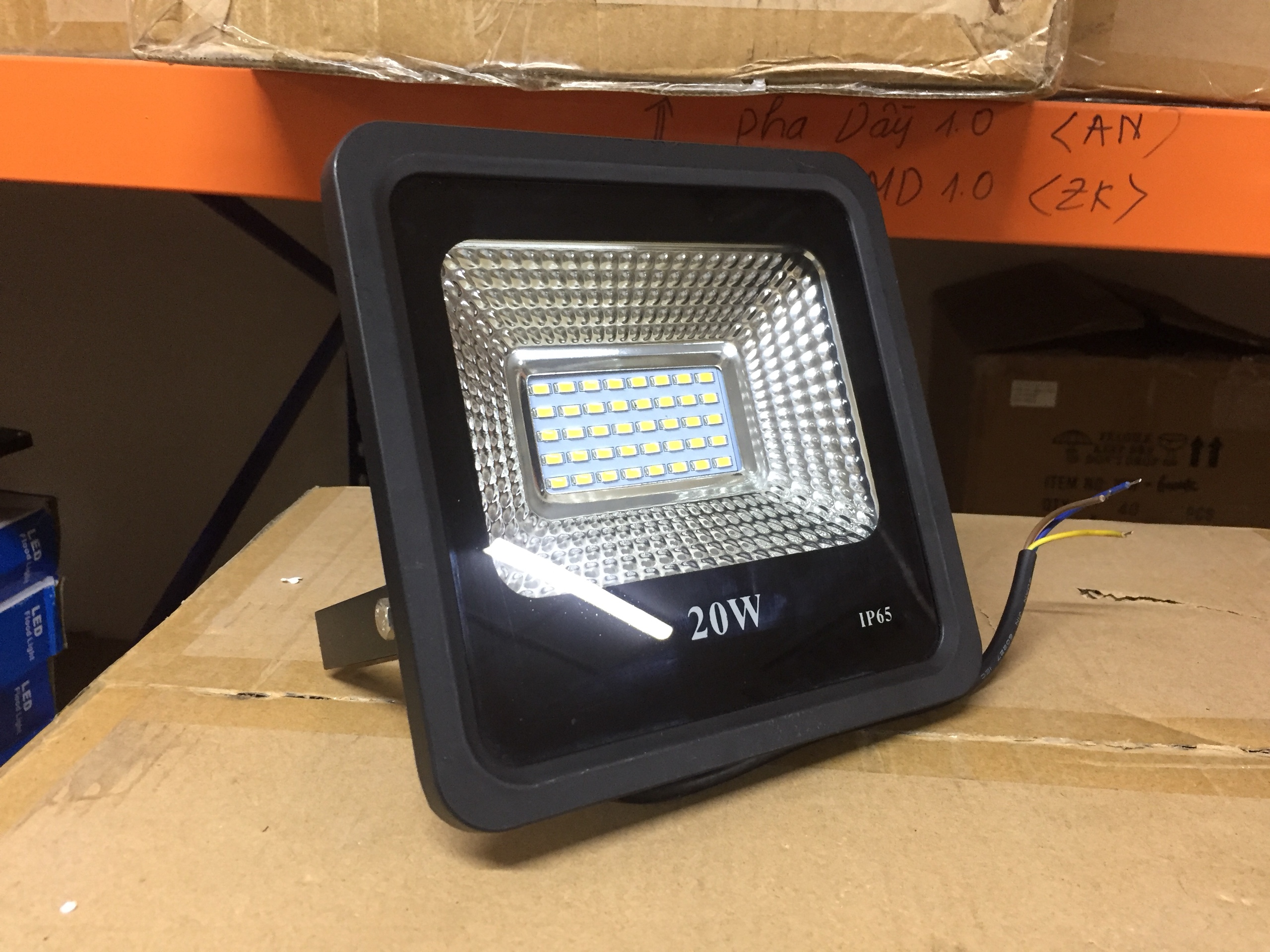 Đèn pha led ngoài trời công suất 20w chip SMD
