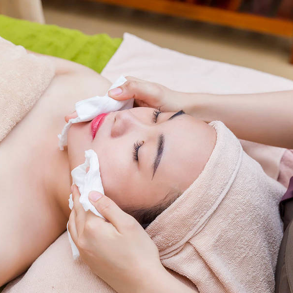 Hình ảnh Liệu Trình Massage Mặt Căng Da Kết Hợp Mặt Nạ Yến Mạch