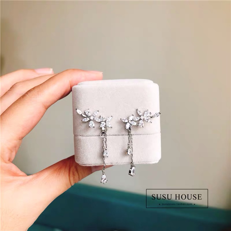 Khuyên tai hoa đính đá tiểu thư hàn quốc - khuyên tai thư kí Kim