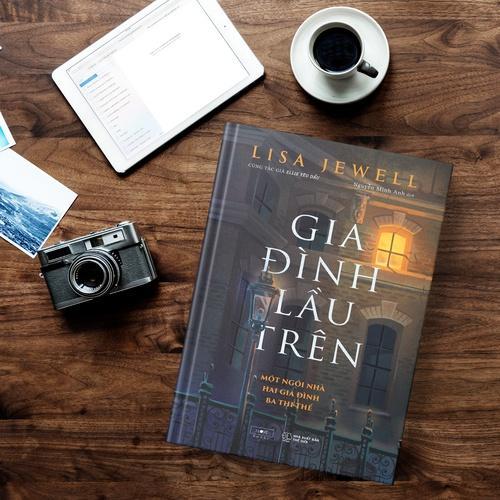 Sách Gia Đình Lầu Trên - Bản Quyền