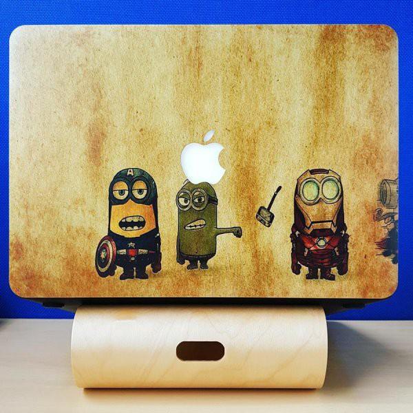 Ốp Macbook hình Minions (tặng kèm nút chống bụi + chống gãy dây sạc)