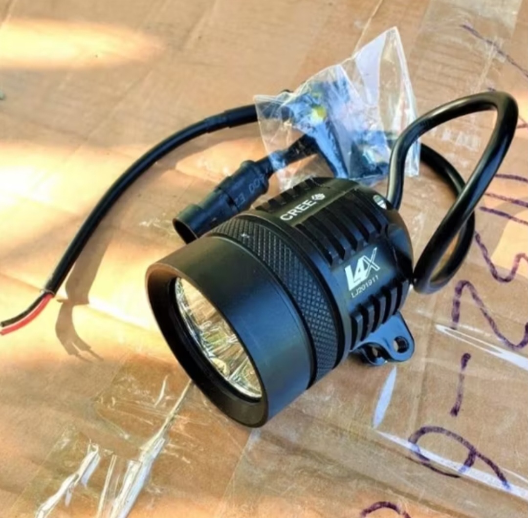 ĐÈN TRỢ SÁNG L4X SIÊU SÁNG TẶNG KÈM THEO PHỤ KIỆN LẮP XE MÁY ÔTÔ MẪU MỚI